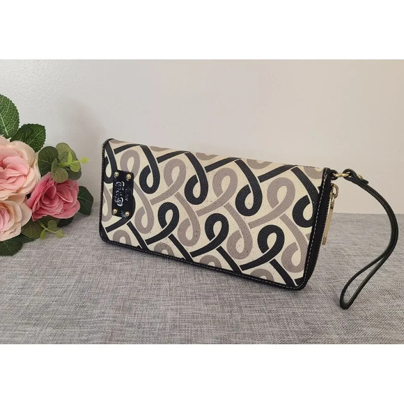 Juicy Couture Travel‎ Wallet ID & Passport Holder - Picture 1 of 11